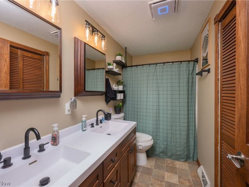 10770 Dot Avenue NE, Alliance, OH 44601 Photo 17