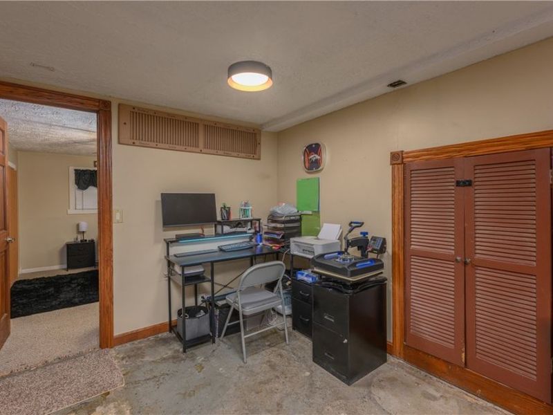 10770 Dot Avenue NE, Alliance, OH 44601 Photo 19