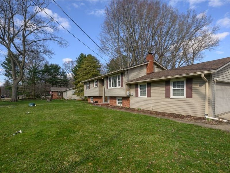 10770 Dot Avenue NE, Alliance, OH 44601 Photo 2