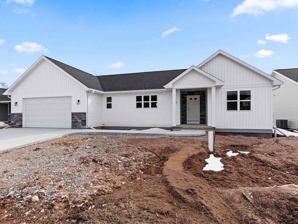 2652 LAWRENCE LANE, Neenah, WI 54956