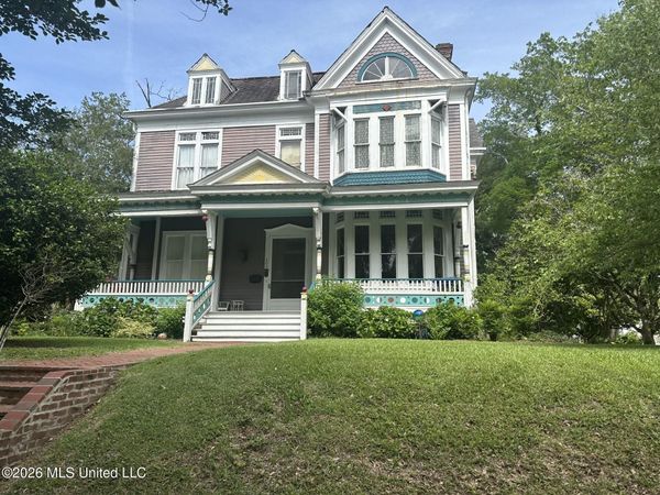 200 Saint Charles Avenue, Natchez, MS 39120