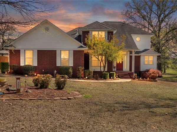 2801 Westlake Drive, Lavaca, AR 72941