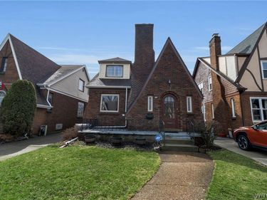 28 Woodward Avenue , Kenmore, NY 14217