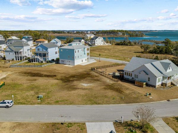 1302 Fathom Way , Morehead City, NC 28557
