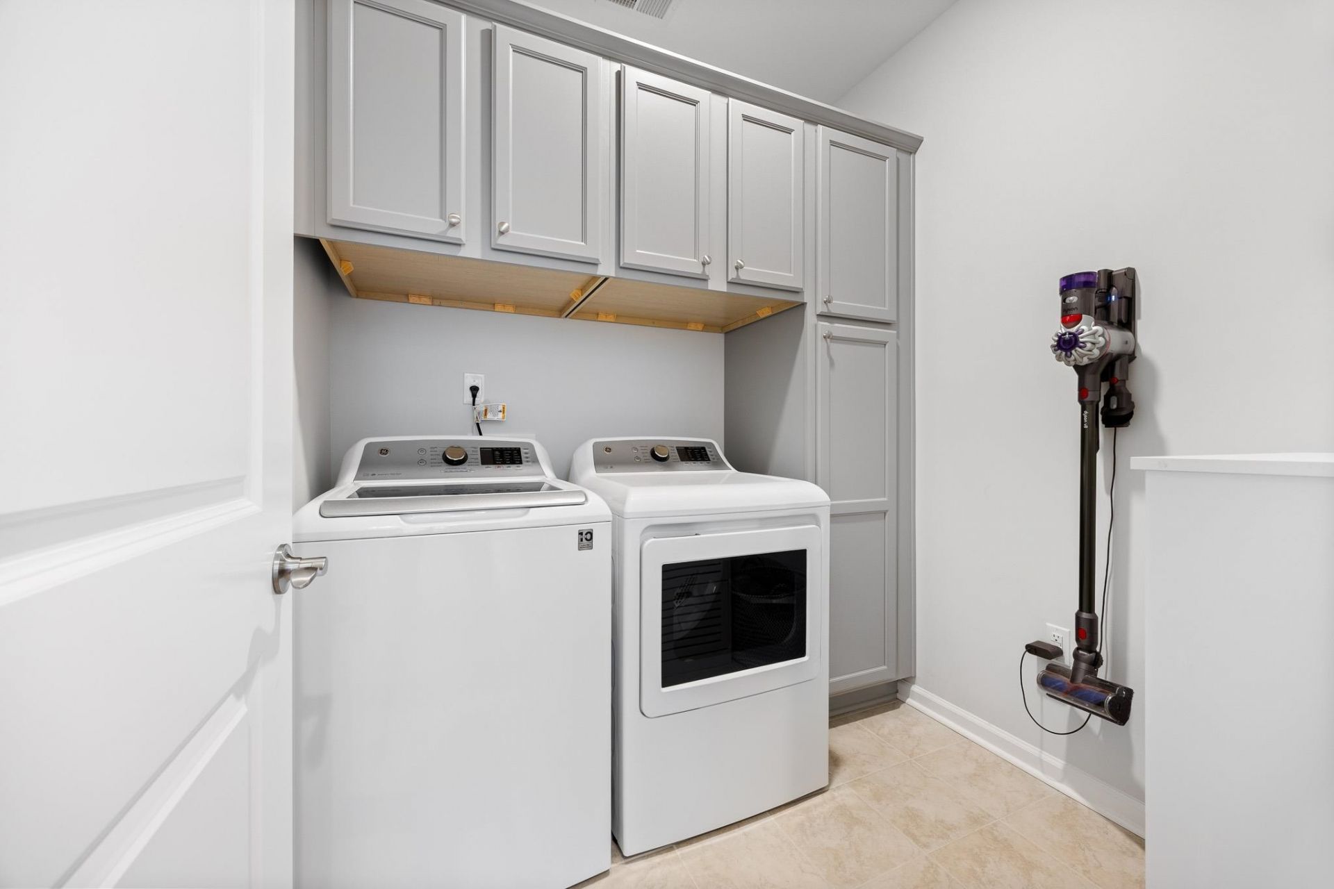 400 Camberly Dr. Photo 17