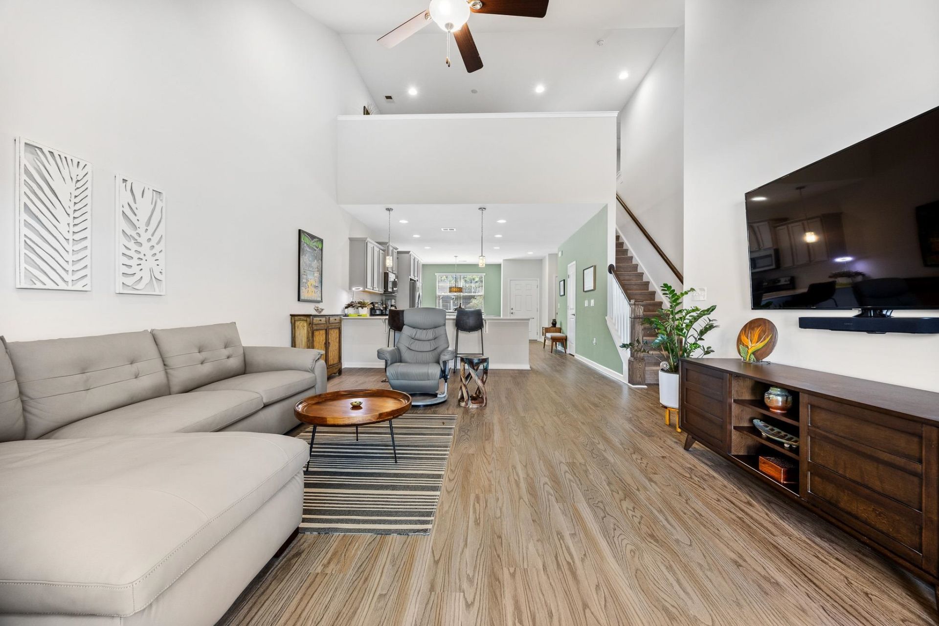 400 Camberly Dr. Photo 2