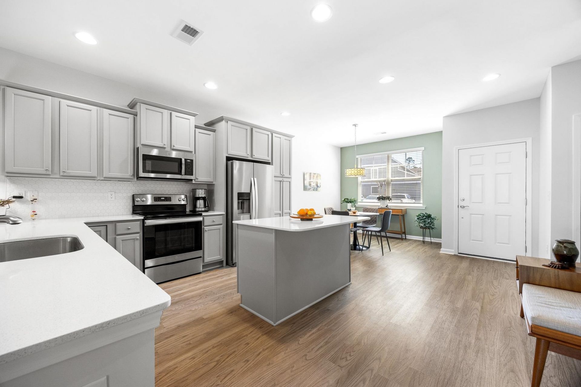 400 Camberly Dr. Photo 7