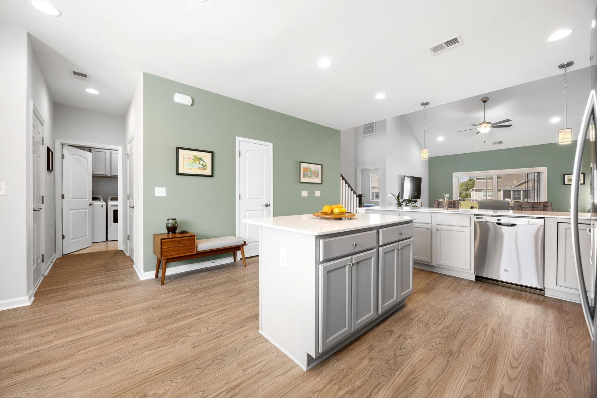 400 Camberly Dr. Photo 8