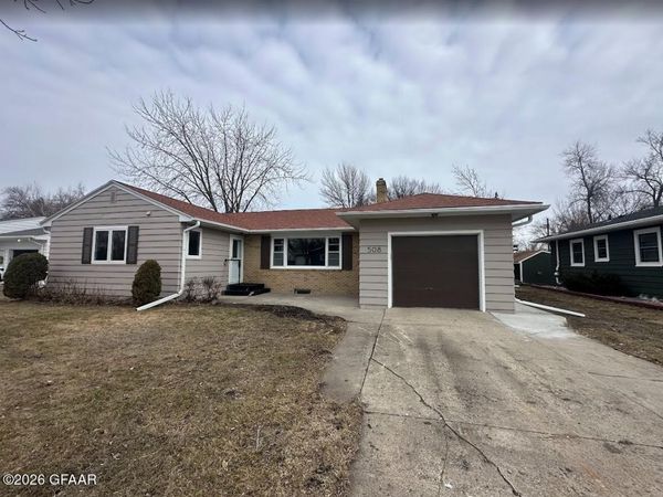 508 PARK Drive , Grand Forks, ND 58201