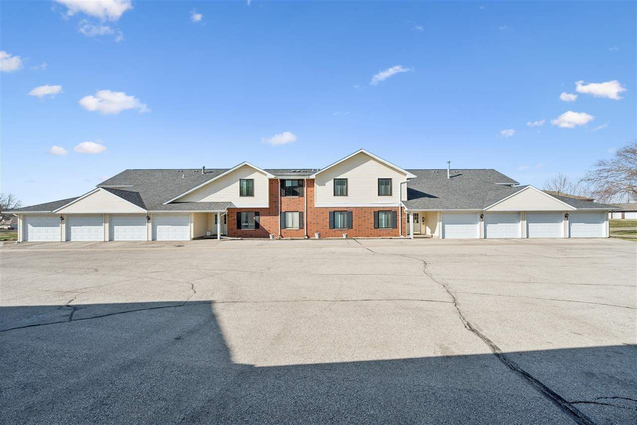 4526 Maureen Dr Se, Unit 96, Cedar Rapids, IA 52403 Main Photo