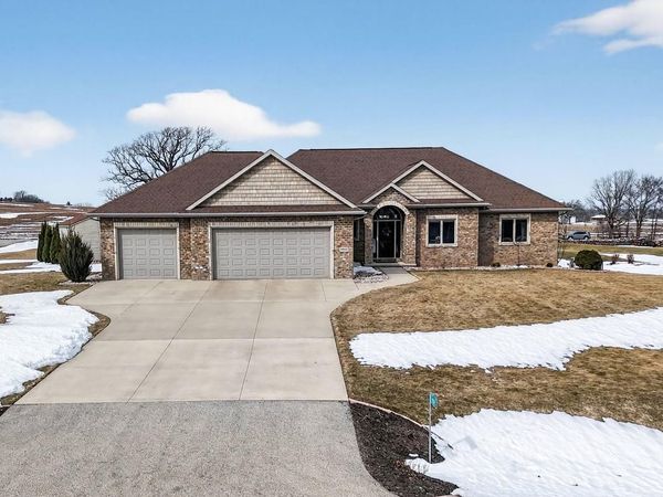 8065 GOLDEN PRIMROSE CIRCLE, Neenah, WI 54956