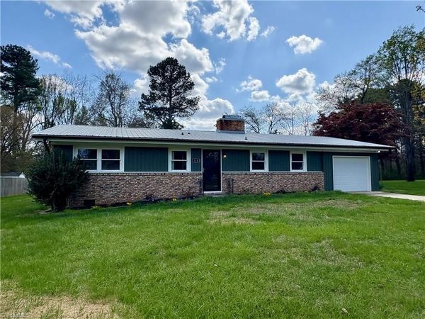 118 Lakeview Circle , Thomasville, NC 27360