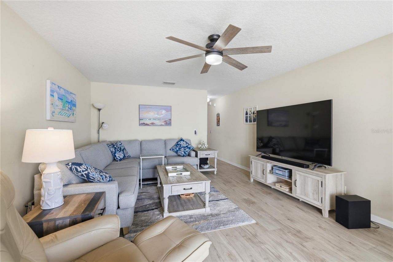 3871 Mariner Drive , Saint Petersburg, FL 33705 Photo