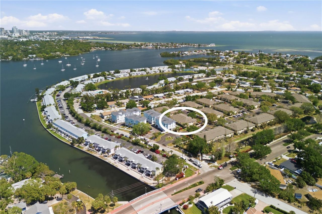 3871 Mariner Drive , Saint Petersburg, FL 33705 Photo