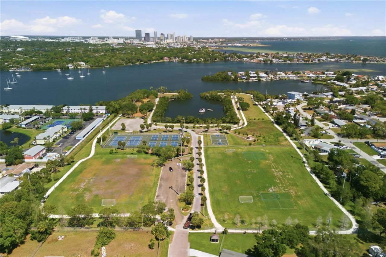 3871 Mariner Drive , Saint Petersburg, FL 33705 Photo