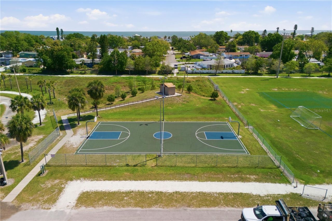 3871 Mariner Drive , Saint Petersburg, FL 33705 Photo