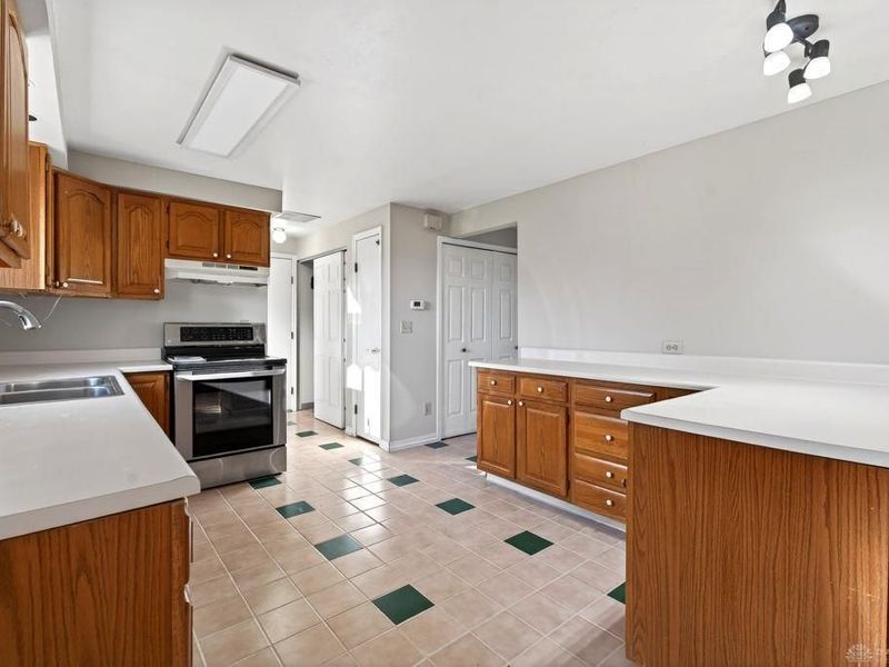 7064 Safari Drive, Huber Heights, OH 45424 Photo 10