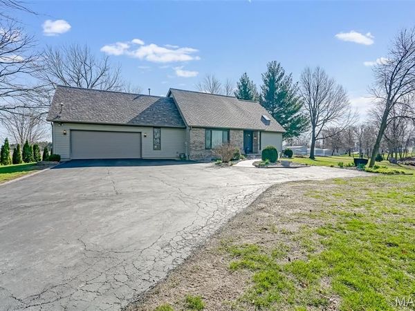 514 N West Street, Raymond, IL 62560