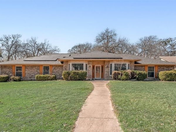 1301 Ranch Valley Drive, DeSoto, TX 75115