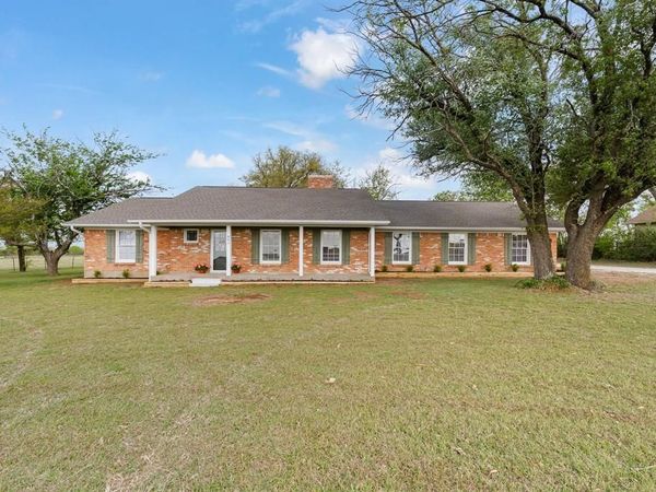 401 Edgewood Lane, Cleburne, TX 76031