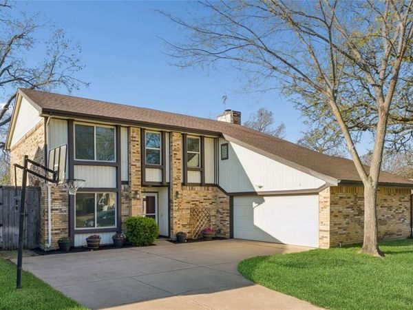 304 Lark Lane, Euless, TX 76039