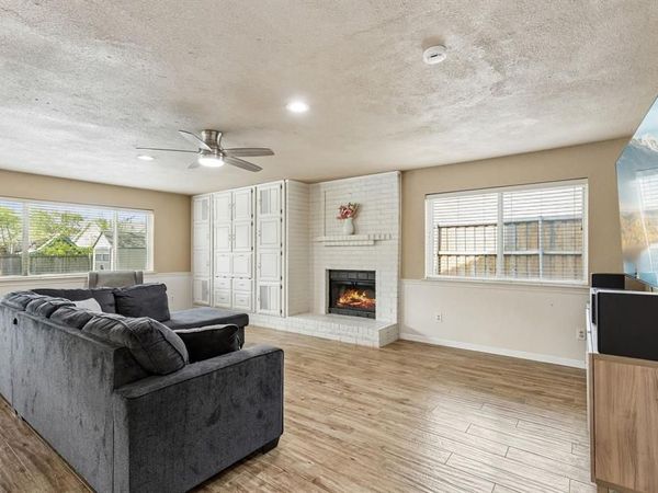 304 Lark Lane, Euless, TX 76039