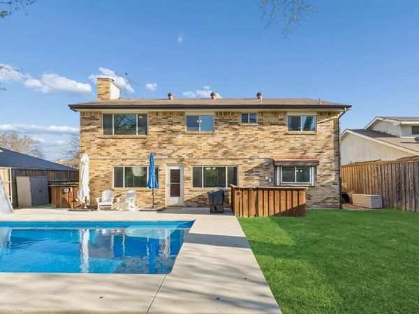 304 Lark Lane, Euless, TX 76039