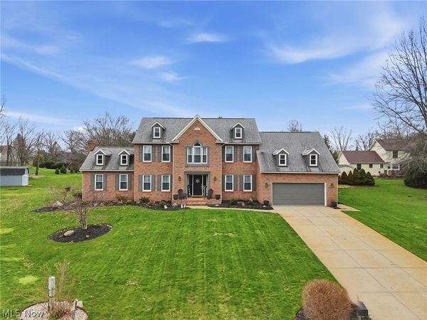 1576 Kings Arms Circle NW, Uniontown, OH 44685