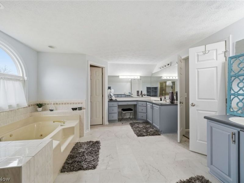 1576 Kings Arms Circle NW, Uniontown, OH 44685 Photo 31