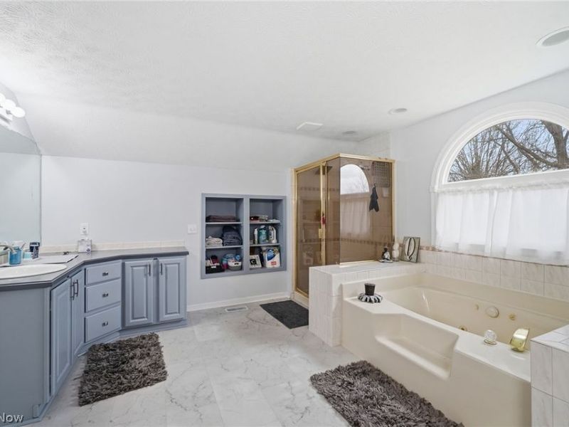 1576 Kings Arms Circle NW, Uniontown, OH 44685 Photo 32