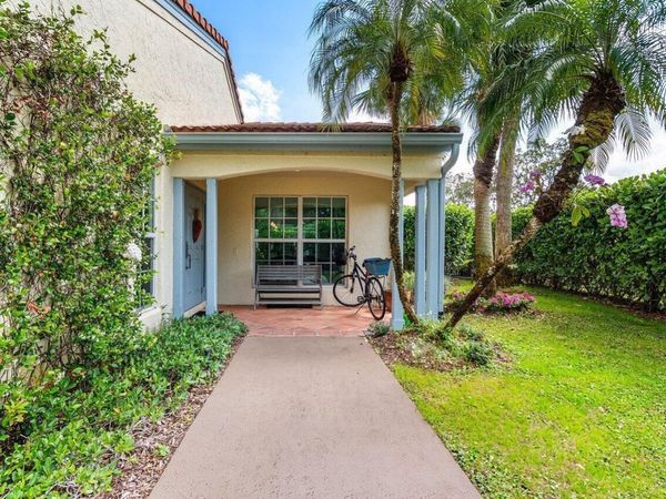 2320 Las Casitas Drive, Wellington, FL 33414