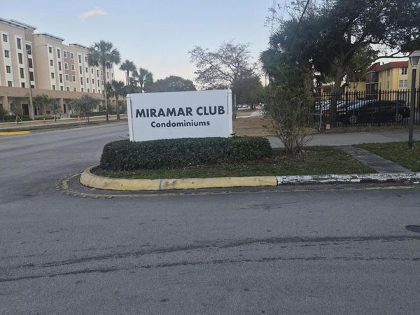 3252 Foxcroft Road, Unit 113, Miramar, FL 33025