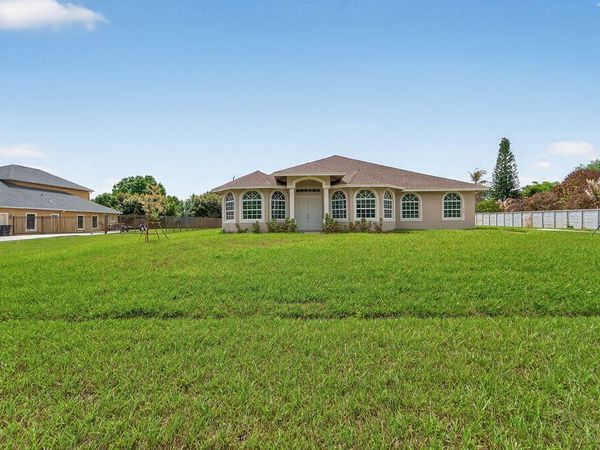 376 SW Paar Drive, Port St. Lucie, FL 34953