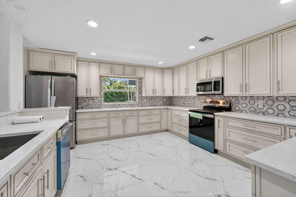 376 SW Paar Drive, Port Saint Lucie, FL 34953 Photo