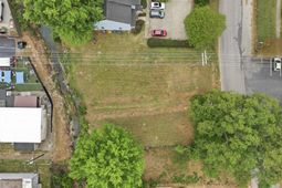 E/s Byron Road photo 4