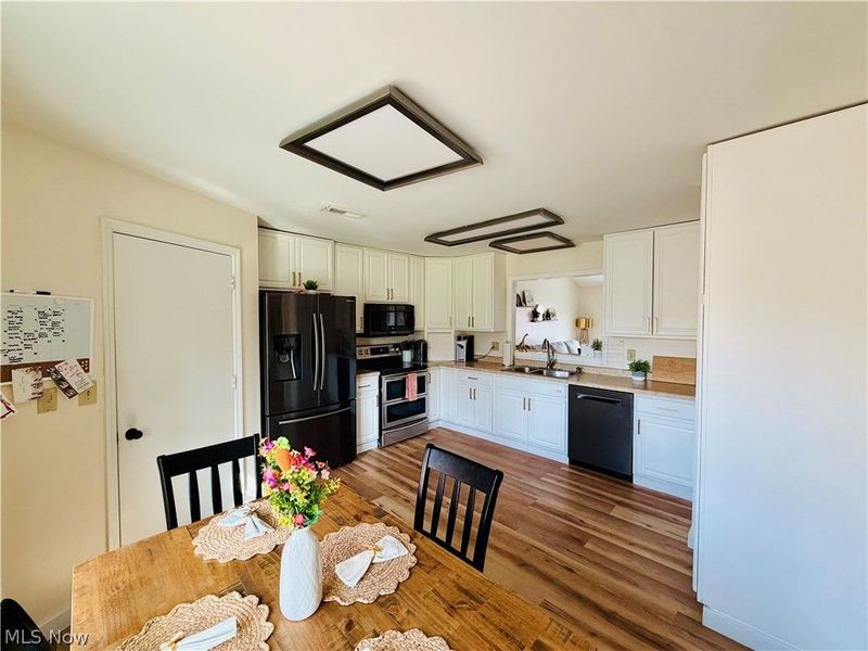 8760 Candlestick Lane, Dayton, OH 45424 Photo 2