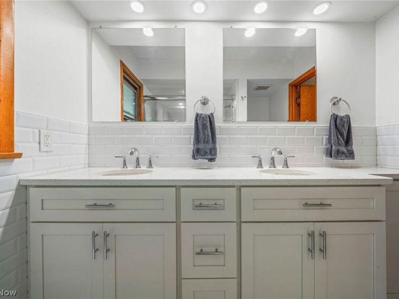 6208 Dora Boulevard, Independence, OH 44131 Photo 28