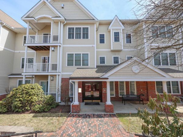 160 Daniel Webster Highway, Unit 201, Nashua, NH 03060