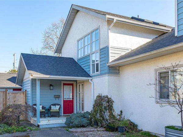 211 Henry St, Victoria, BC V9A 3H8