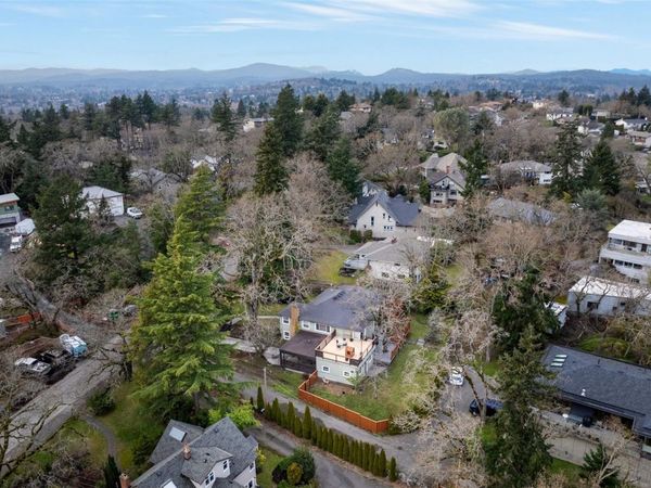 3511 Salsbury Way , Saanich, BC V8P 3K7