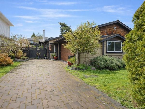 9960 Swiftsure Pl , Sidney, BC V8L 4E4