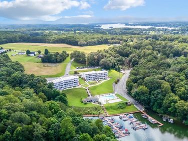 1085 Bluewater #208 Drive, Moneta, VA 24121