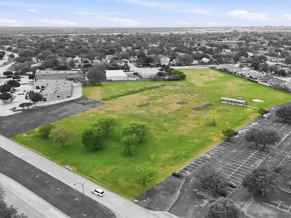 2045 Green Oaks Boulevard SE, Arlington, TX 76017