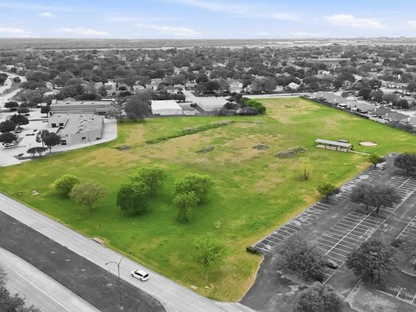 2045 Green Oaks Boulevard SE, Arlington, TX 76018