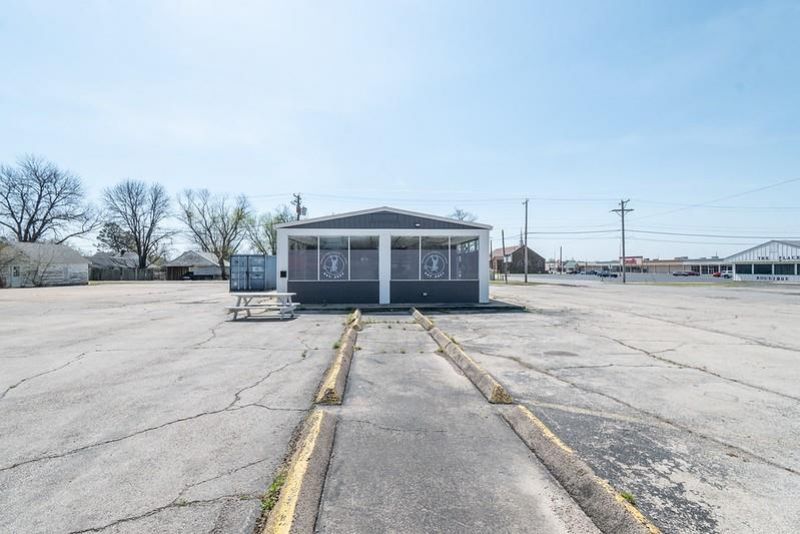 1415 W 8th Street, Coffeyville, KS 67337 Main Photo