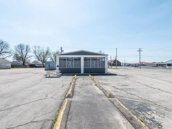 1415 W 8th Street, Coffeyville, KS 67337