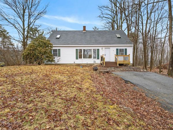 27 Bradford Road, Wiscasset, ME 04578