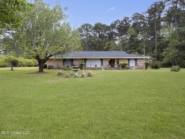 9121 Heather Lane, Moss Point, MS 39562