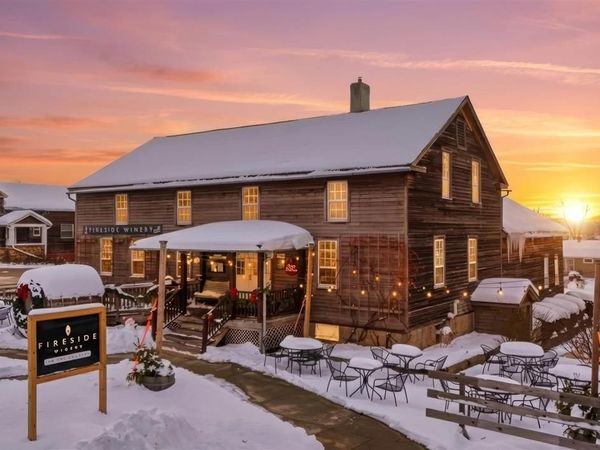 4402 220Th Trl, Amana, IA 52203