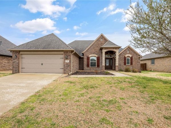 202 W Hayden Boulevard, Rogers, AR 72756